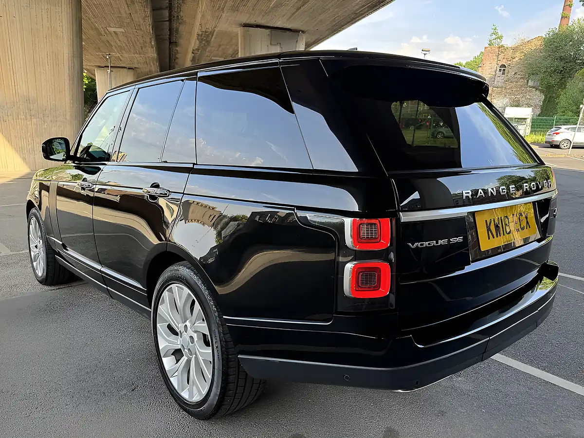 Used 2018 Land Rover Range Rover Vogue Se Black - Interior and Exterior details 16