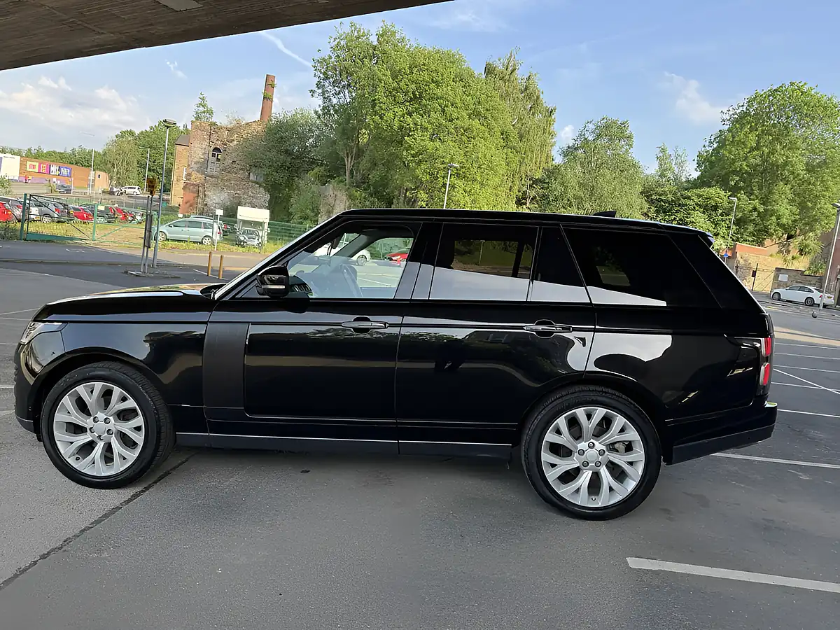 Used 2018 Land Rover Range Rover Vogue Se Black - Interior and Exterior details 17