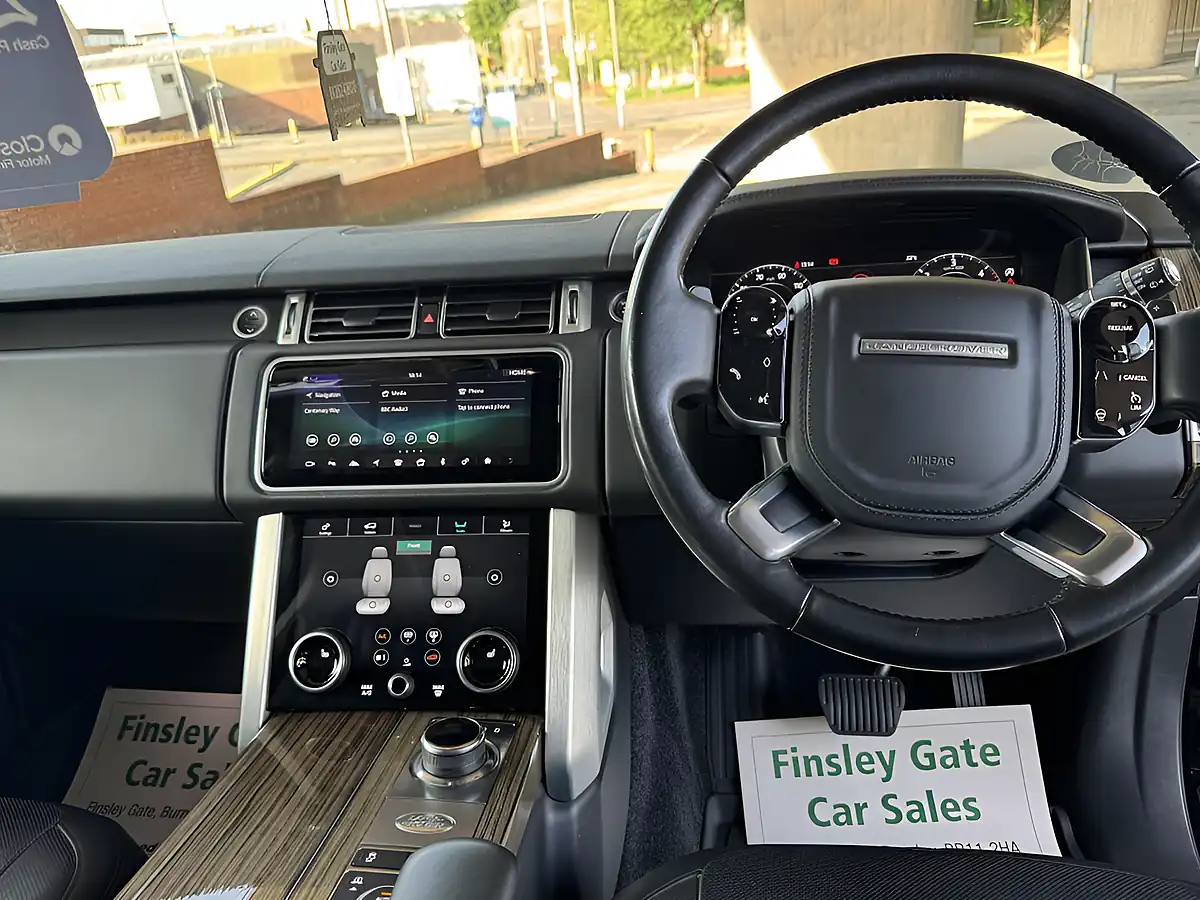 Used 2018 Land Rover Range Rover Vogue Se Black - Interior and Exterior details 3