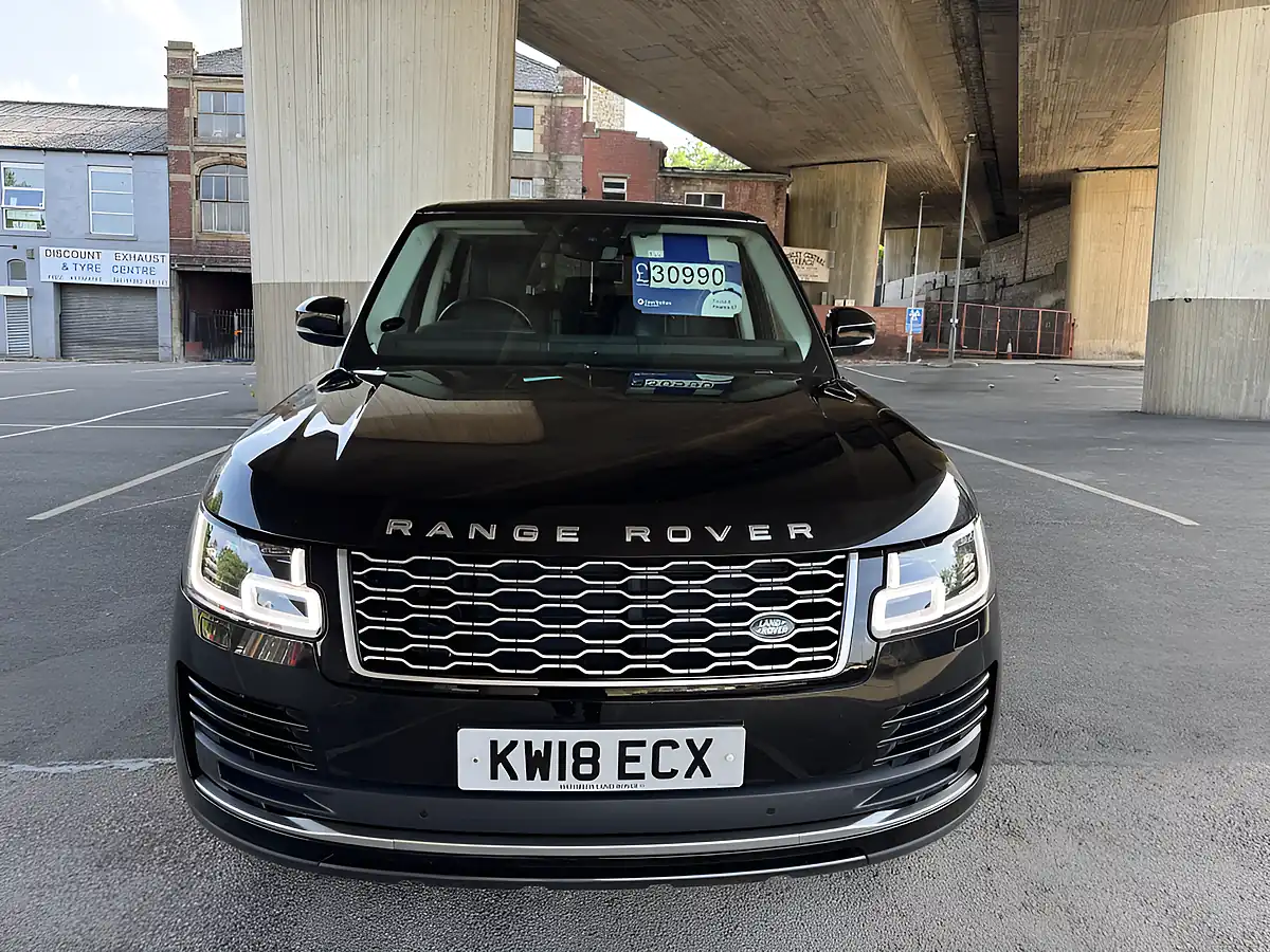 Used 2018 Land Rover Range Rover Vogue Se Black - Interior and Exterior details 5
