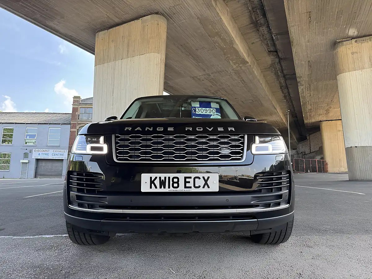 Used 2018 Land Rover Range Rover Vogue Se Black - Interior and Exterior details 6
