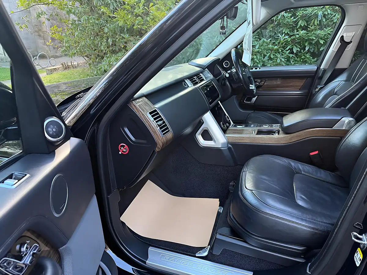 Used 2018 Land Rover Range Rover Vogue Se Black - Interior and Exterior details 15