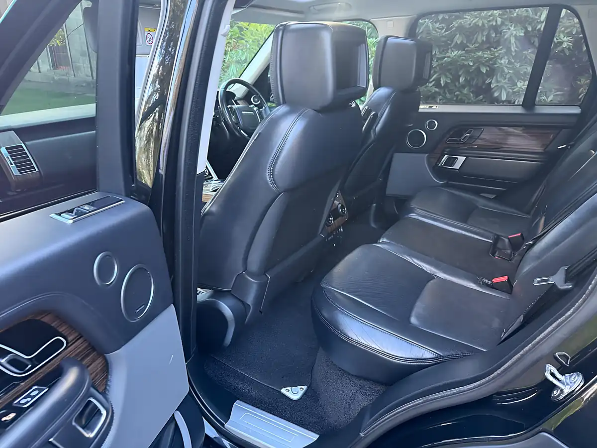 Used 2018 Land Rover Range Rover Vogue Se Black - Interior and Exterior details 18
