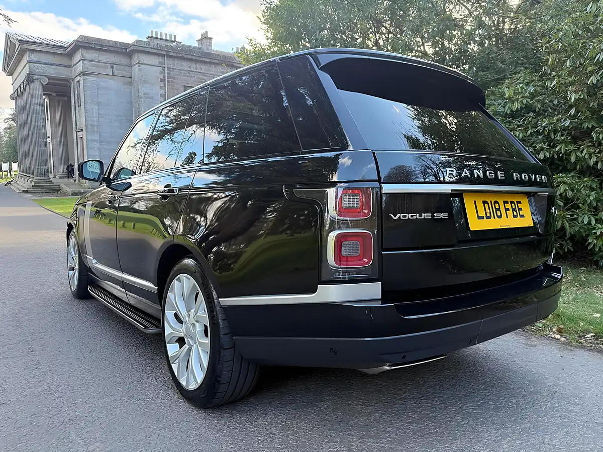 Used 2018 Land Rover Range Rover Vogue Se Black - Interior and Exterior details 4
