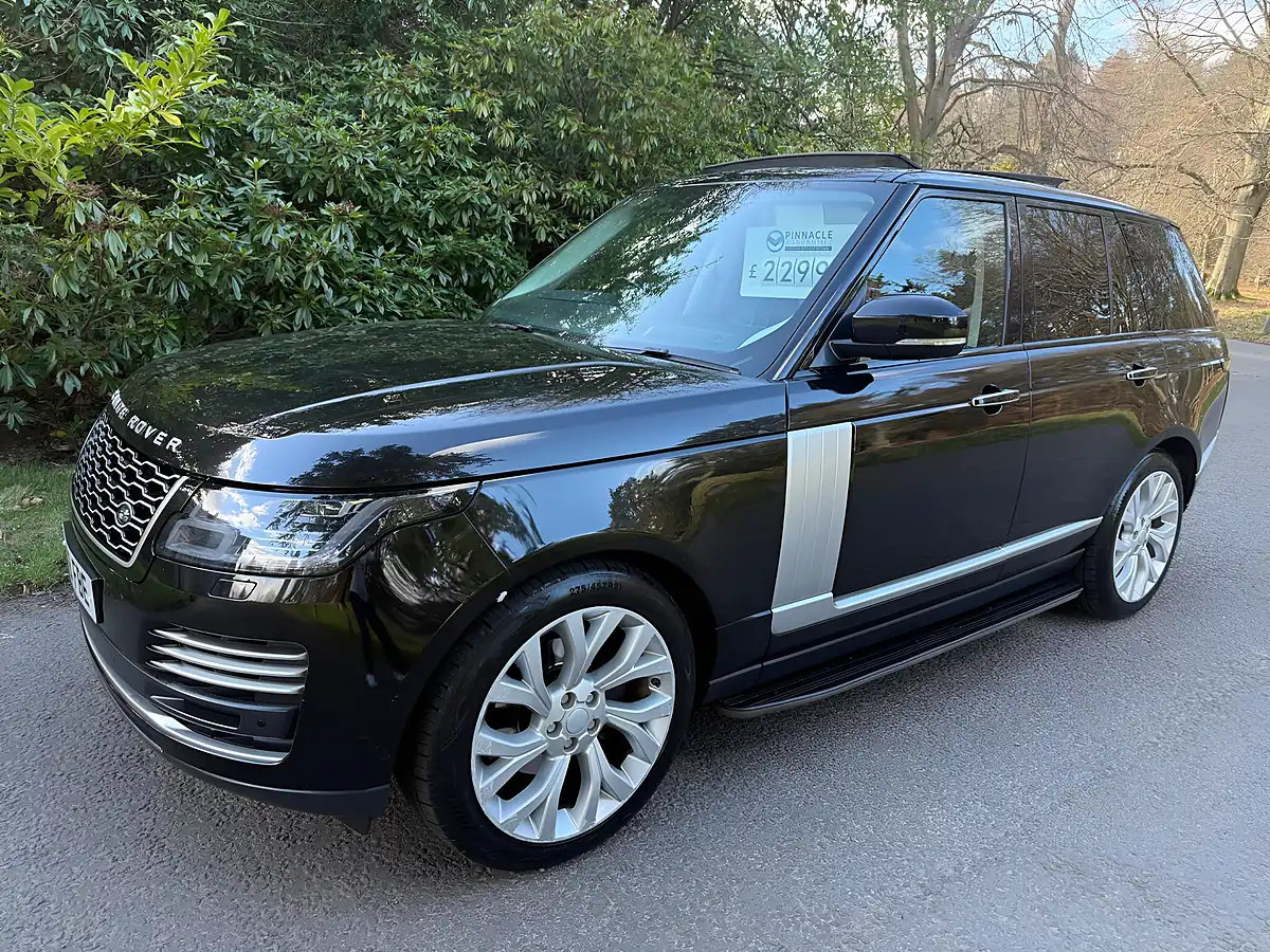 Used 2018 Land Rover Range Rover Vogue Se Black - Interior and Exterior details 9
