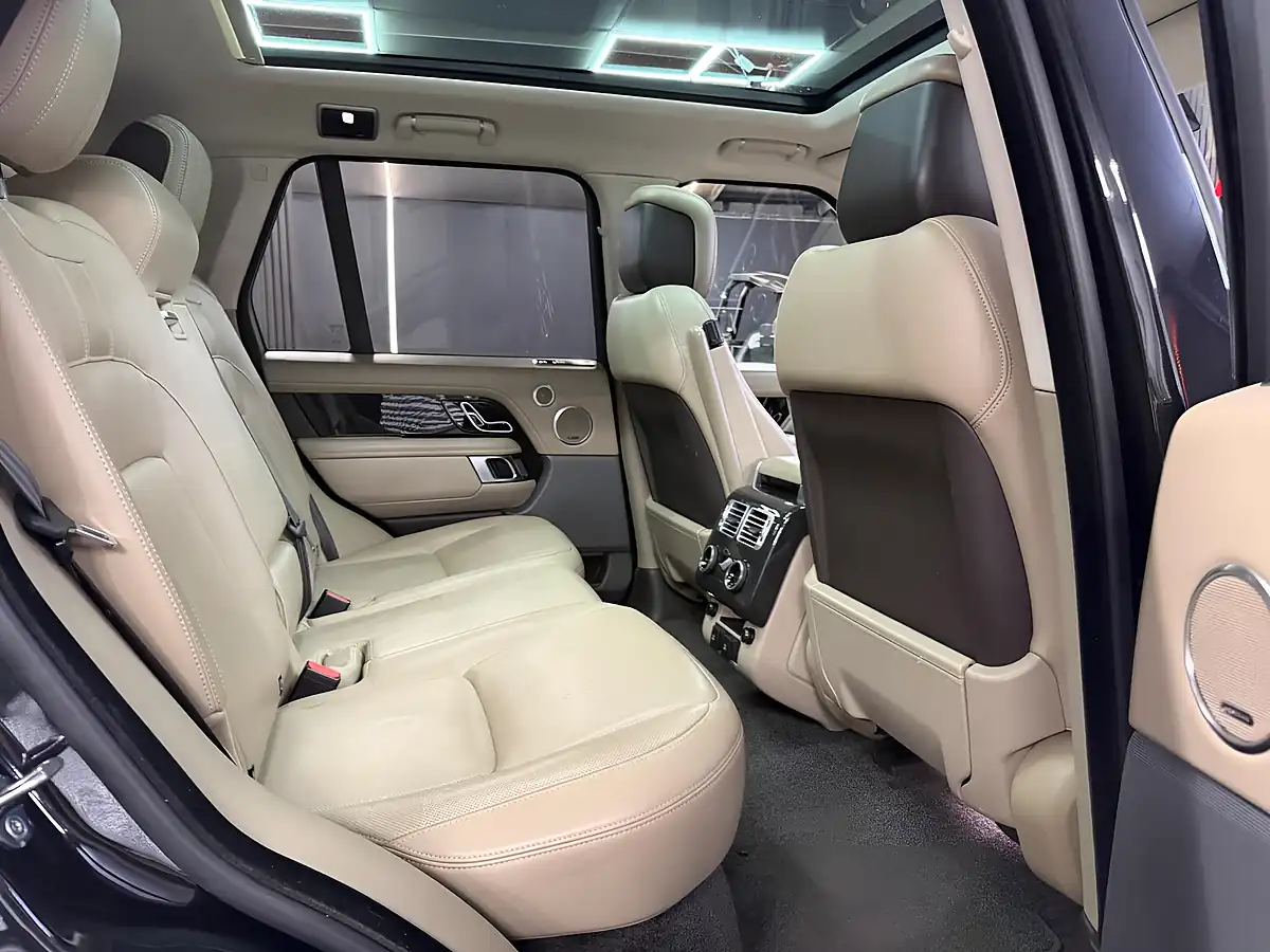 Used 2018 Land Rover Range Rover Vogue Se Black - Interior and Exterior details 14