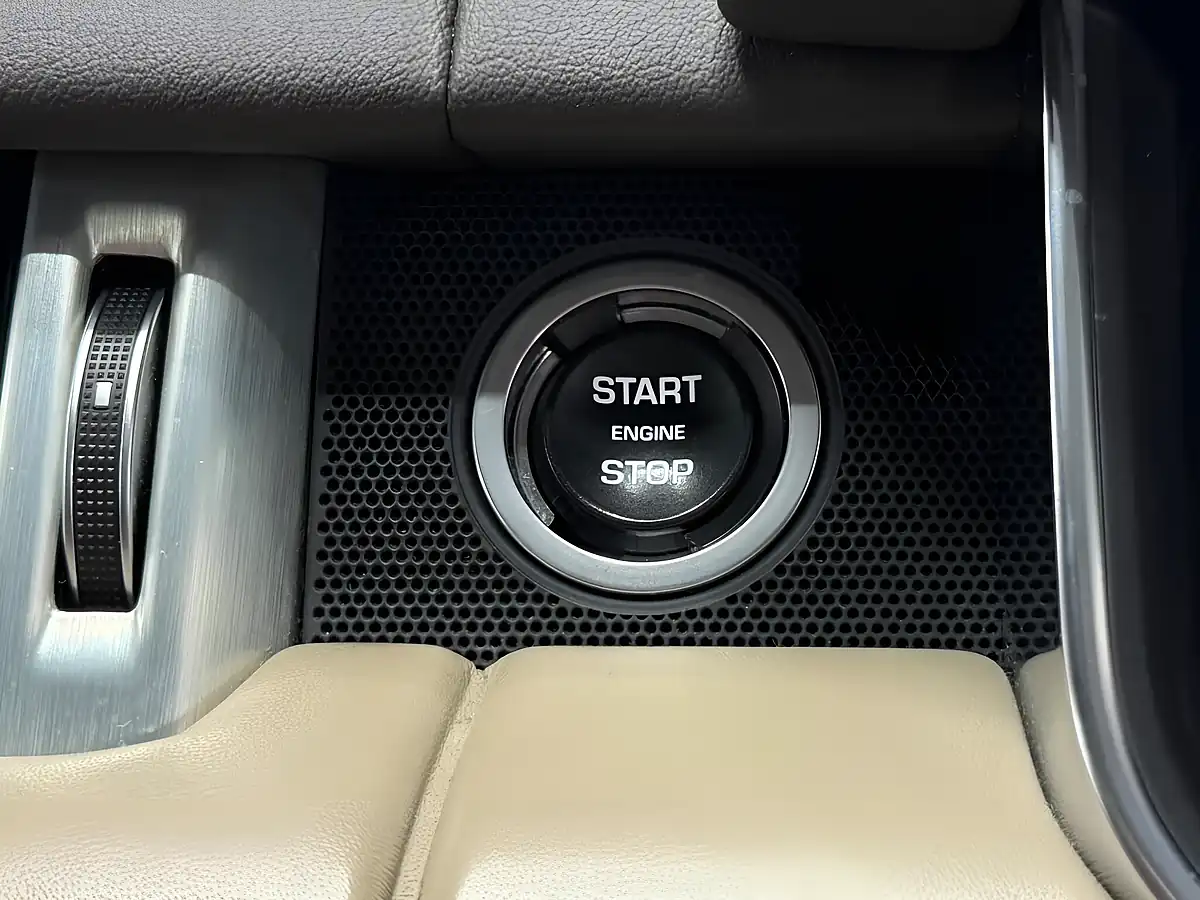 Used 2018 Land Rover Range Rover Vogue Se Black - Interior and Exterior details 18