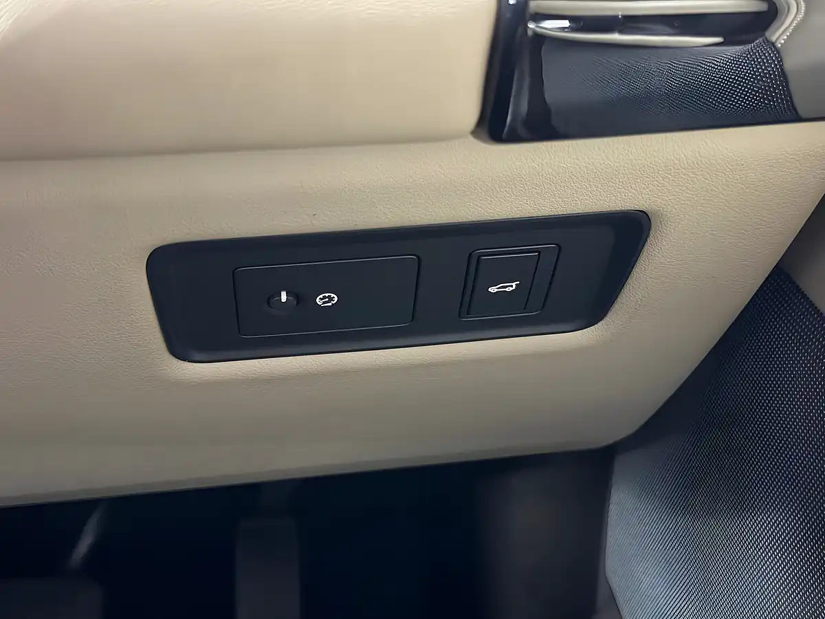 Used 2018 Land Rover Range Rover Vogue Se Black - Interior and Exterior details 19