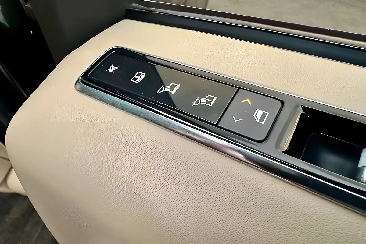 Used 2018 Land Rover Range Rover Vogue Se Black - Interior and Exterior details 20