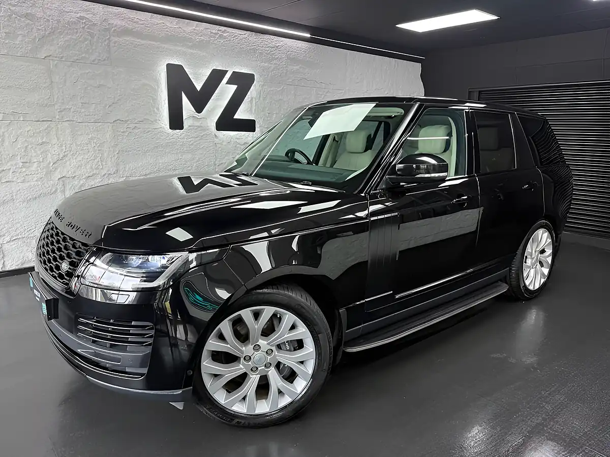 Used 2018 Land Rover Range Rover Vogue Se Black - Front View