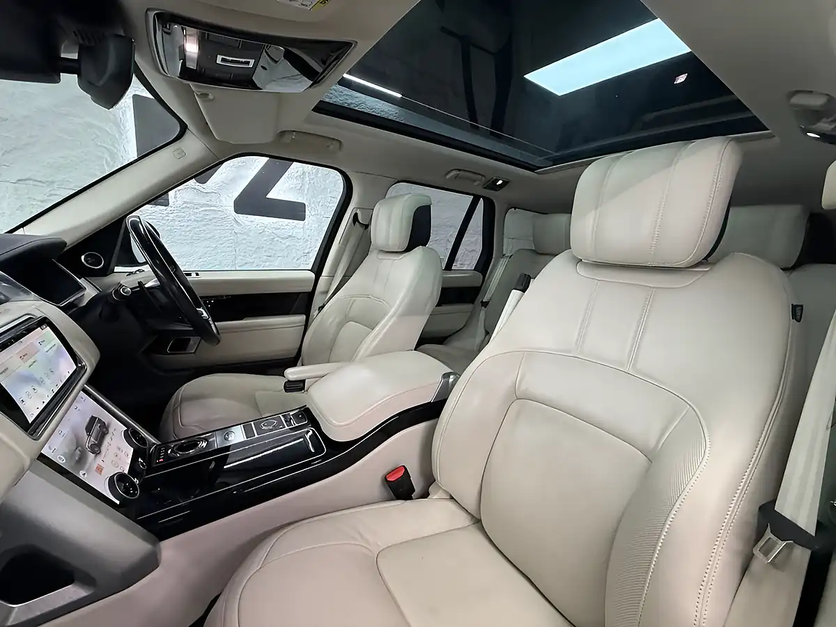 Used 2018 Land Rover Range Rover Vogue Se Black - Interior and Exterior details 12