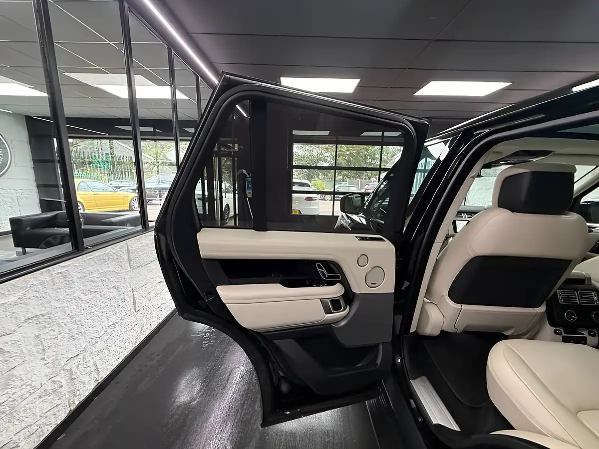 Used 2018 Land Rover Range Rover Vogue Se Black - Interior and Exterior details 16
