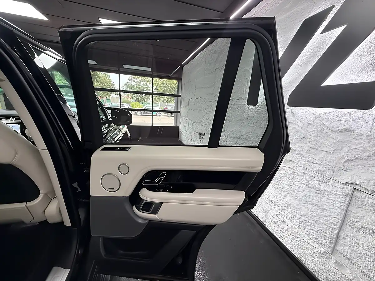 Used 2018 Land Rover Range Rover Vogue Se Black - Interior and Exterior details 19