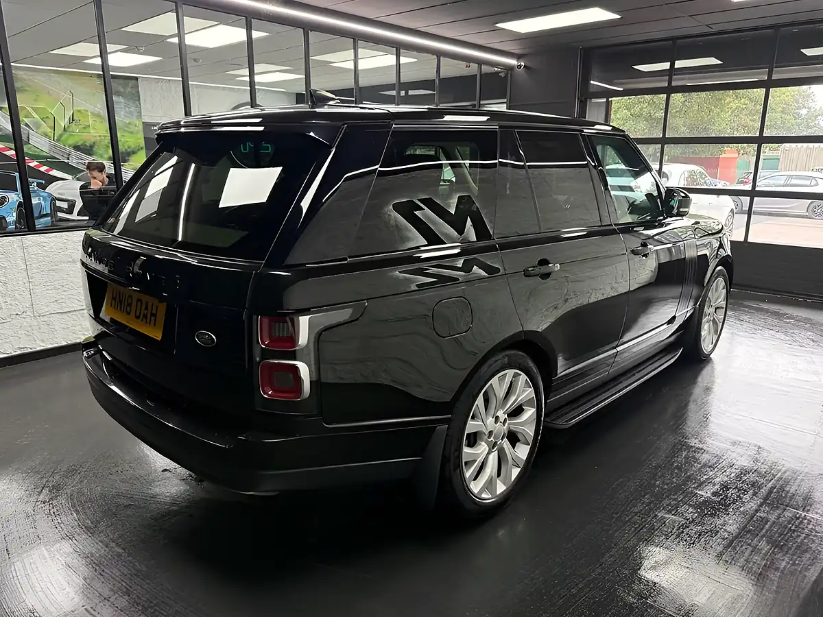 Used 2018 Land Rover Range Rover Vogue Se Black - Interior and Exterior details 4