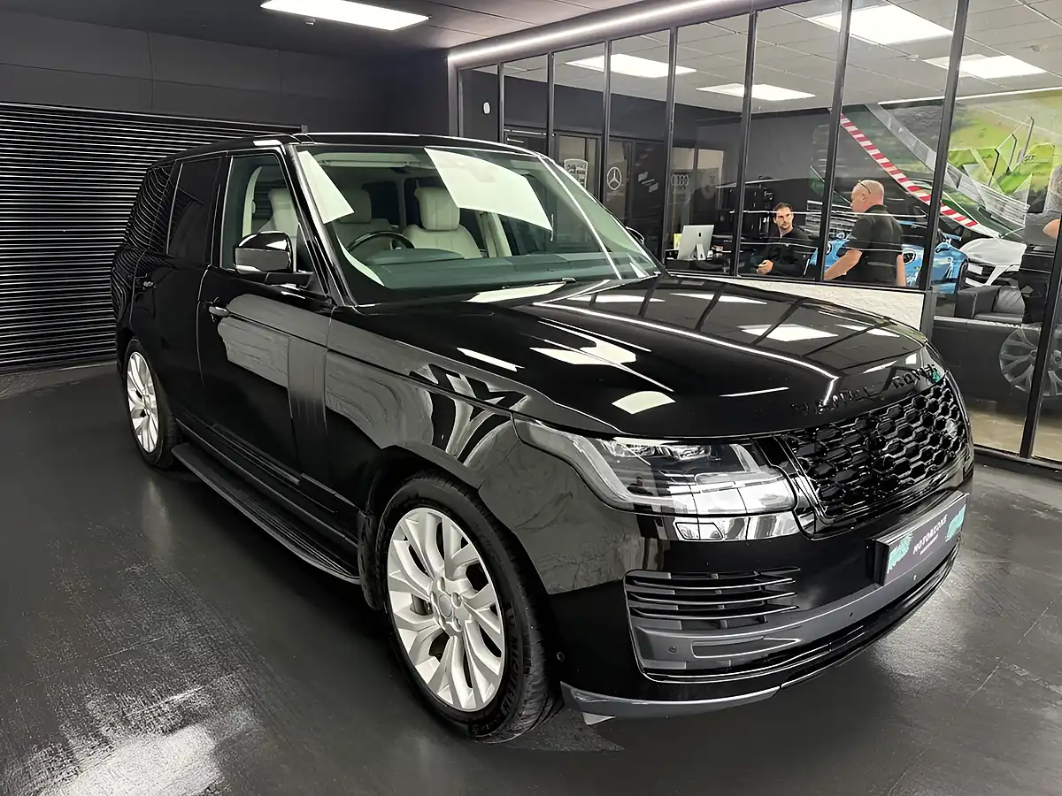 Used 2018 Land Rover Range Rover Vogue Se Black - Interior and Exterior details 6