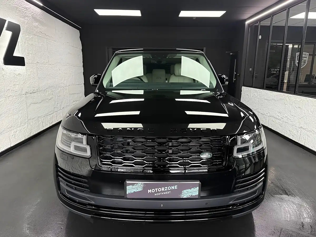 Used 2018 Land Rover Range Rover Vogue Se Black - Interior and Exterior details 8