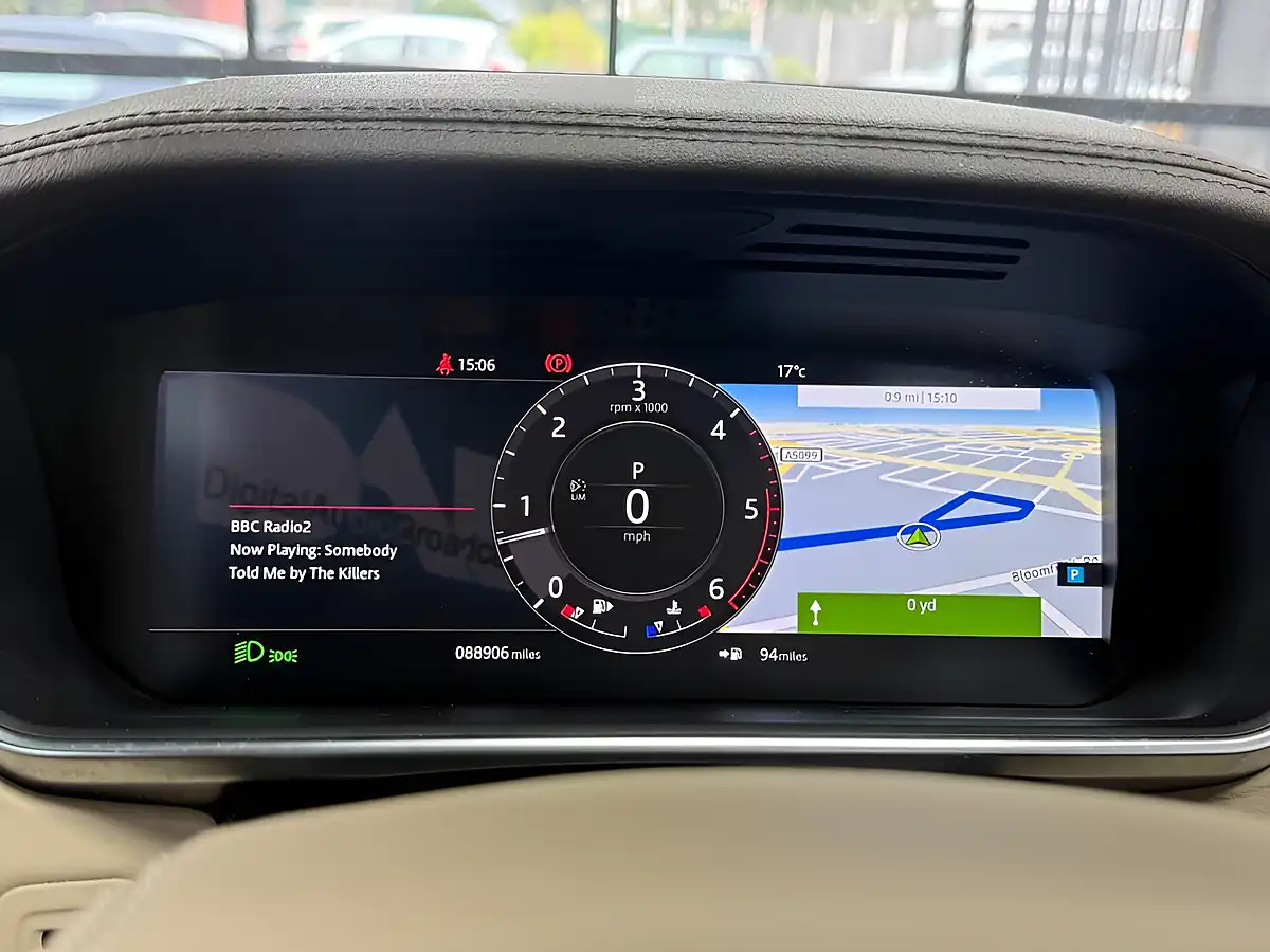 Used 2018 Land Rover Range Rover Vogue Se Blue - Interior and Exterior details 10