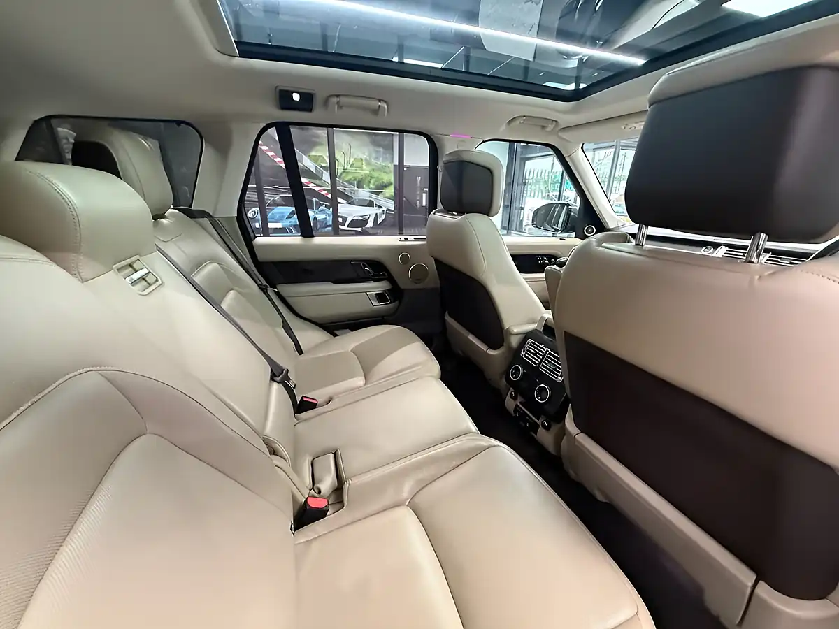 Used 2018 Land Rover Range Rover Vogue Se Blue - Interior and Exterior details 11