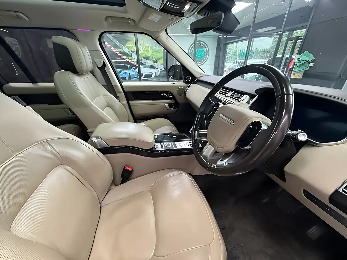 Used 2018 Land Rover Range Rover Vogue Se Blue - Interior and Exterior details 14