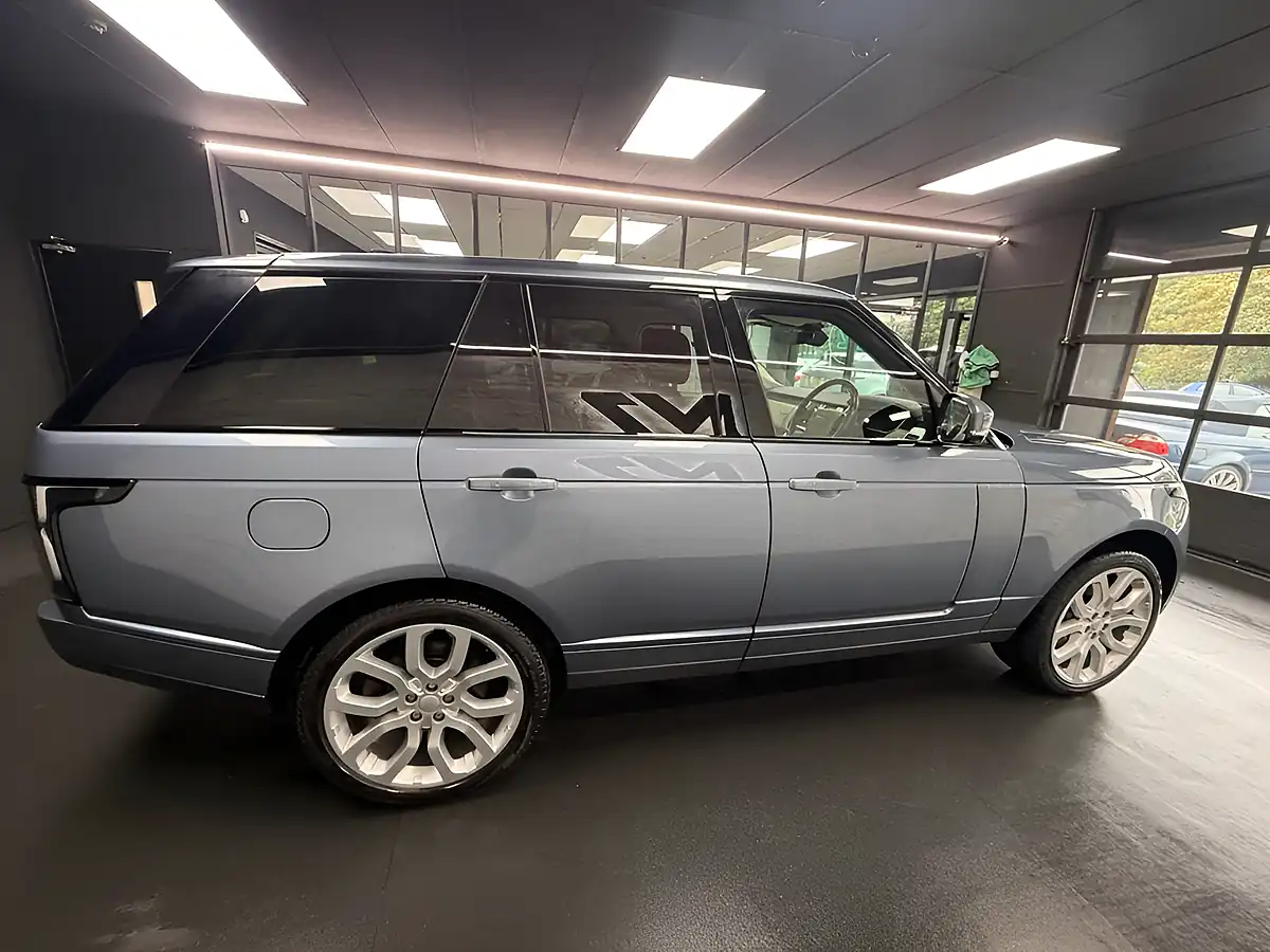 Used 2018 Land Rover Range Rover Vogue Se Blue - Interior and Exterior details 16