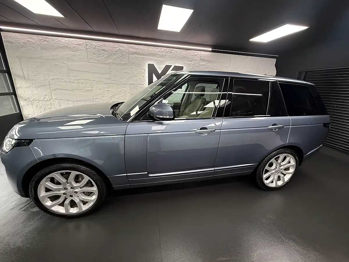 Used 2018 Land Rover Range Rover Vogue Se Blue - Interior and Exterior details 17