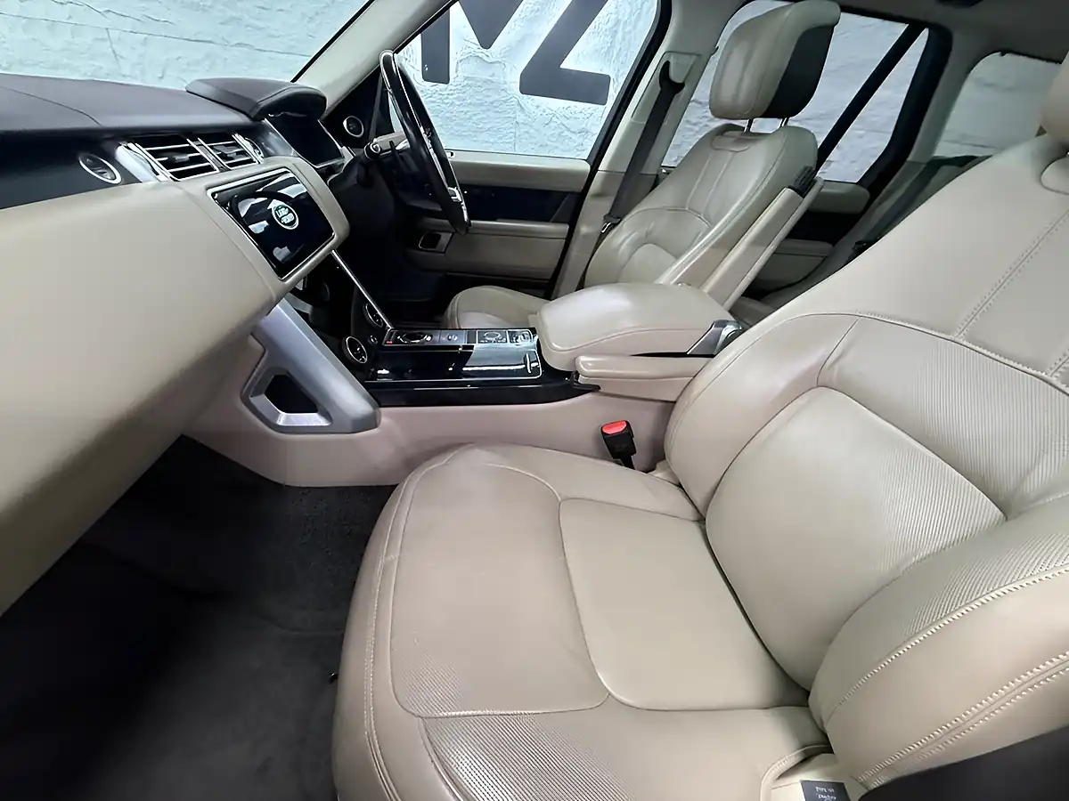 Used 2018 Land Rover Range Rover Vogue Se Blue - Interior and Exterior details 19