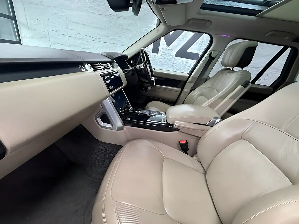 Used 2018 Land Rover Range Rover Vogue Se Blue - Interior and Exterior details 3