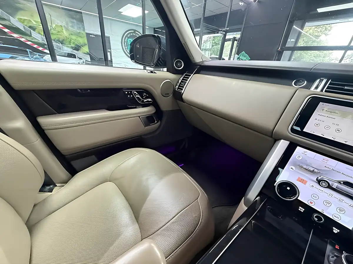 Used 2018 Land Rover Range Rover Vogue Se Blue - Interior and Exterior details 6