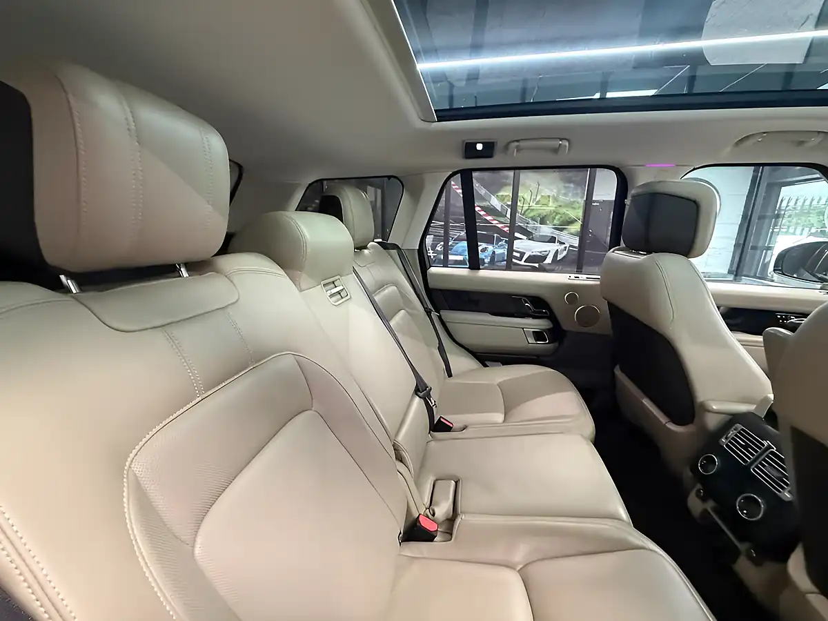 Used 2018 Land Rover Range Rover Vogue Se Blue - Interior and Exterior details 7