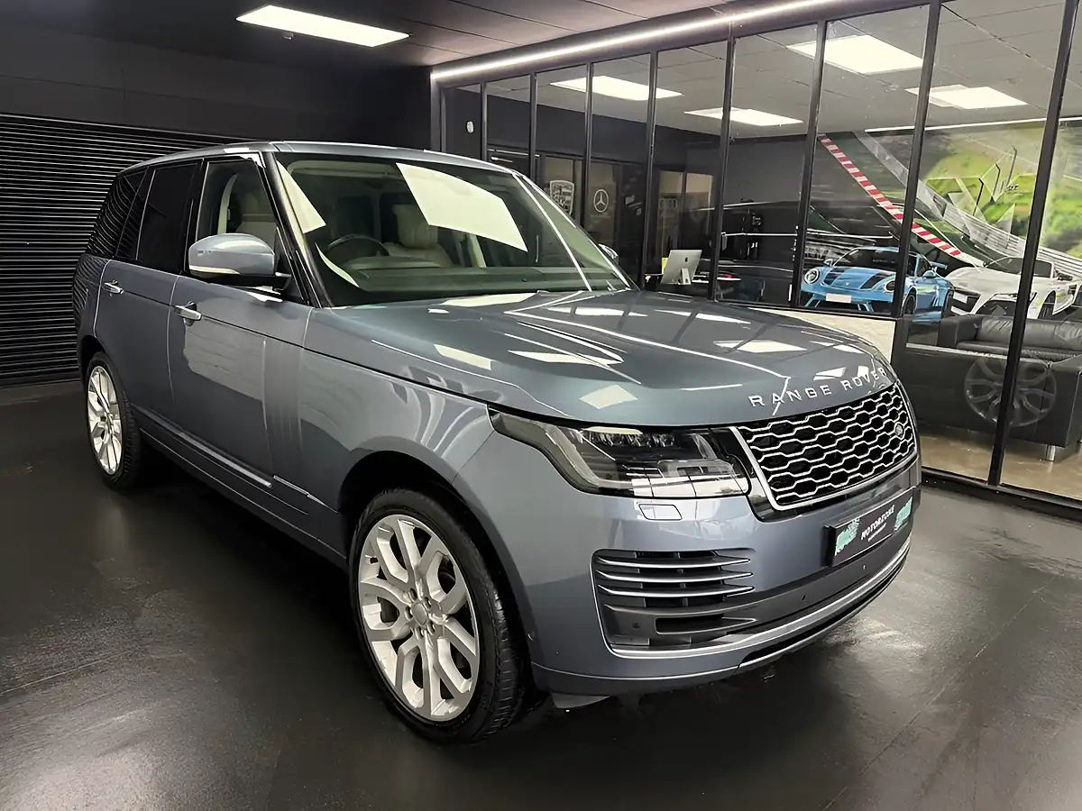 Used 2018 Land Rover Range Rover Vogue Se Blue - Interior and Exterior details 9