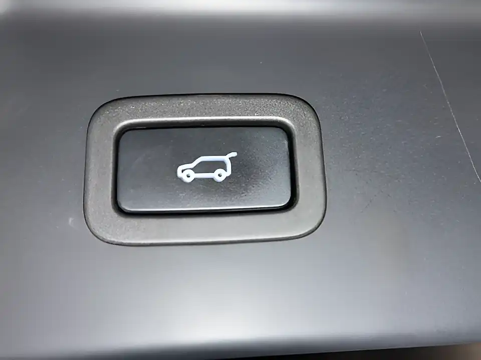 Used 2018 Land Rover Range Rover Vogue Se Blue - Interior and Exterior details 12