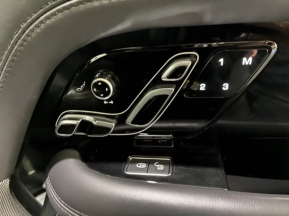 Used 2018 Land Rover Range Rover Vogue Se Blue - Interior and Exterior details 19