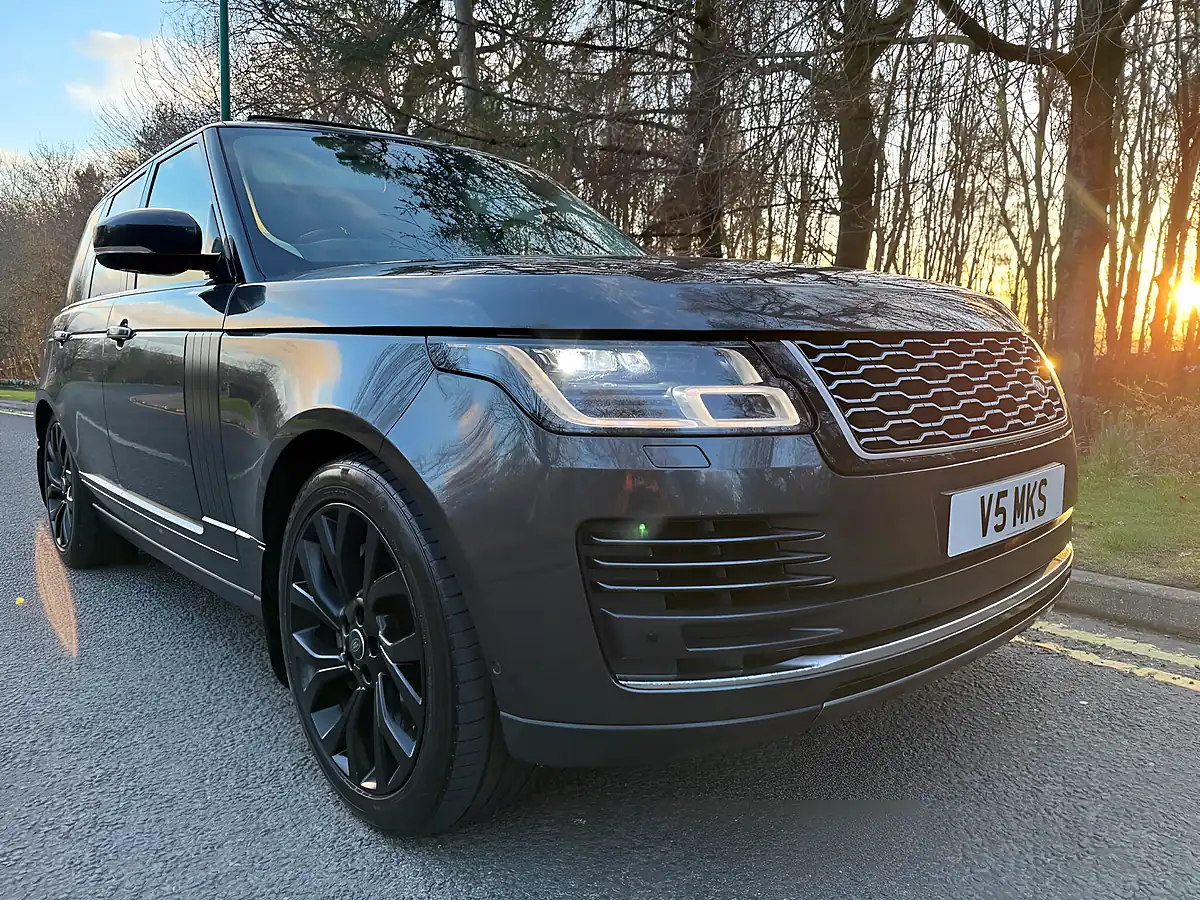 Used 2018 Land Rover Range Rover Vogue Se Grey - Interior and Exterior details 10