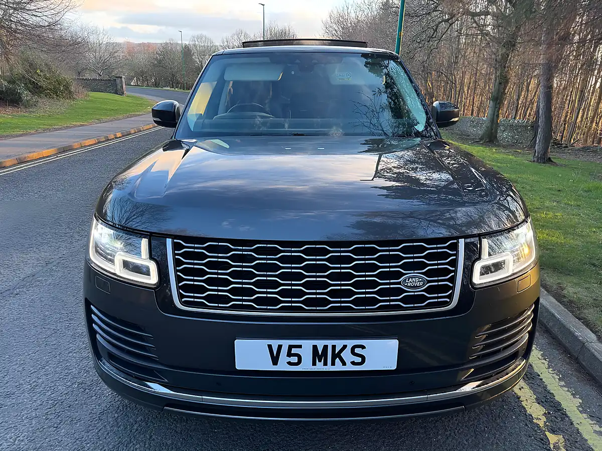 Used 2018 Land Rover Range Rover Vogue Se Grey - Interior and Exterior details 11