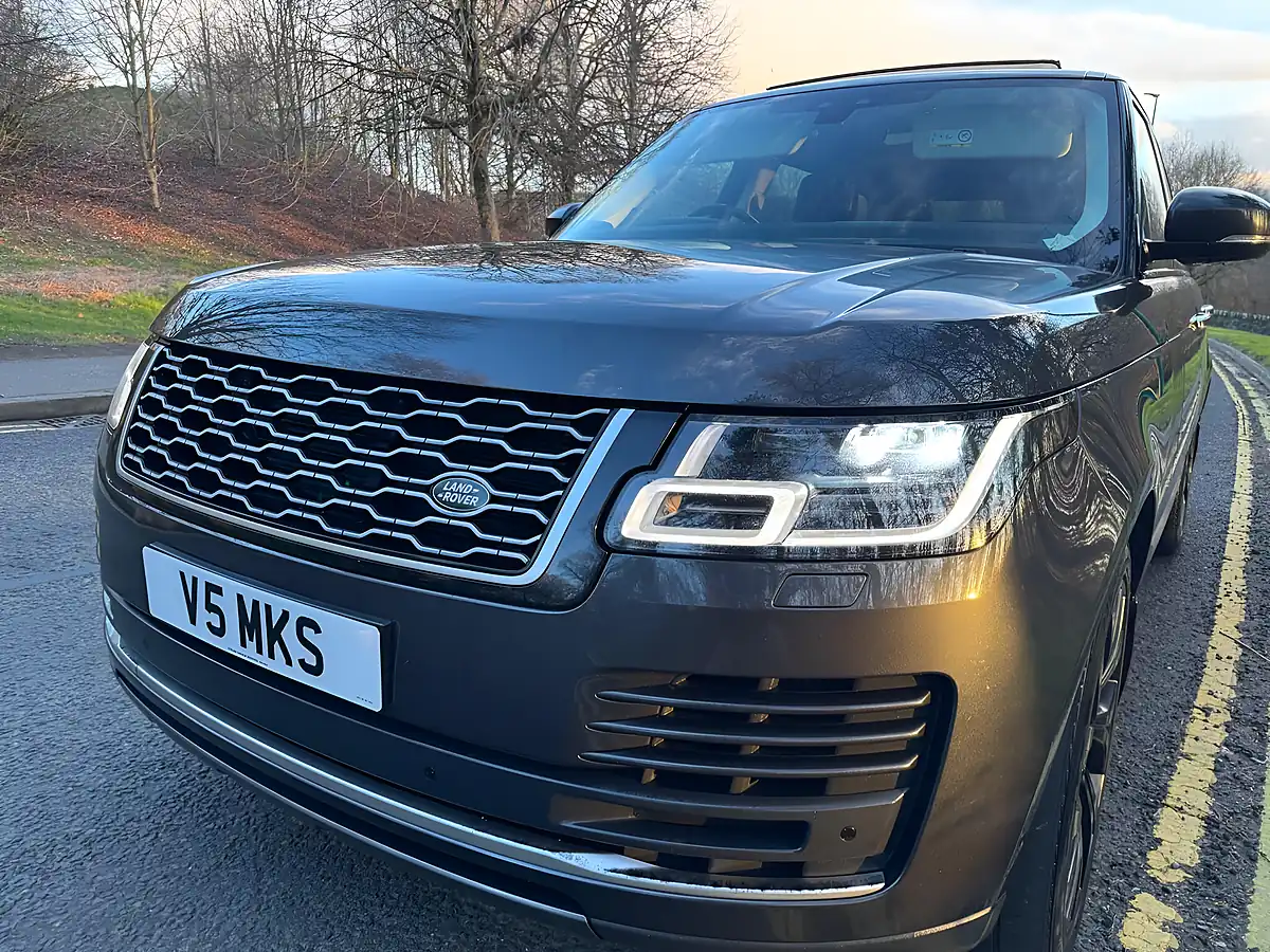 Used 2018 Land Rover Range Rover Vogue Se Grey - Interior and Exterior details 12