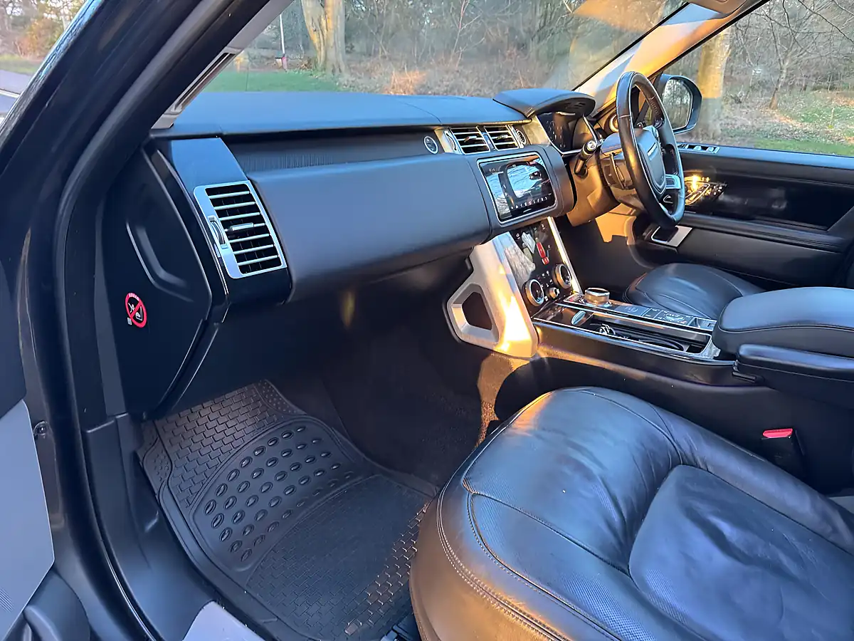 Used 2018 Land Rover Range Rover Vogue Se Grey - Interior and Exterior details 16