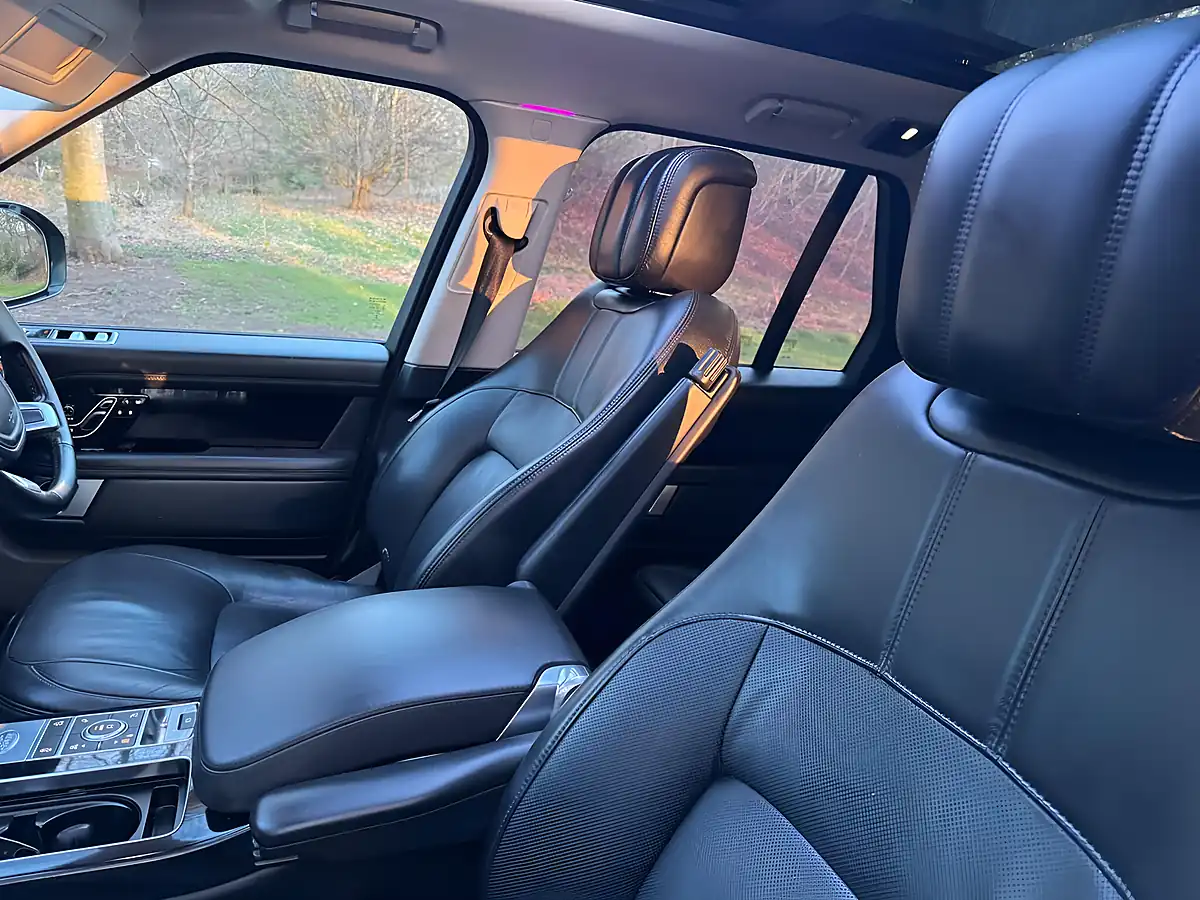 Used 2018 Land Rover Range Rover Vogue Se Grey - Interior and Exterior details 18