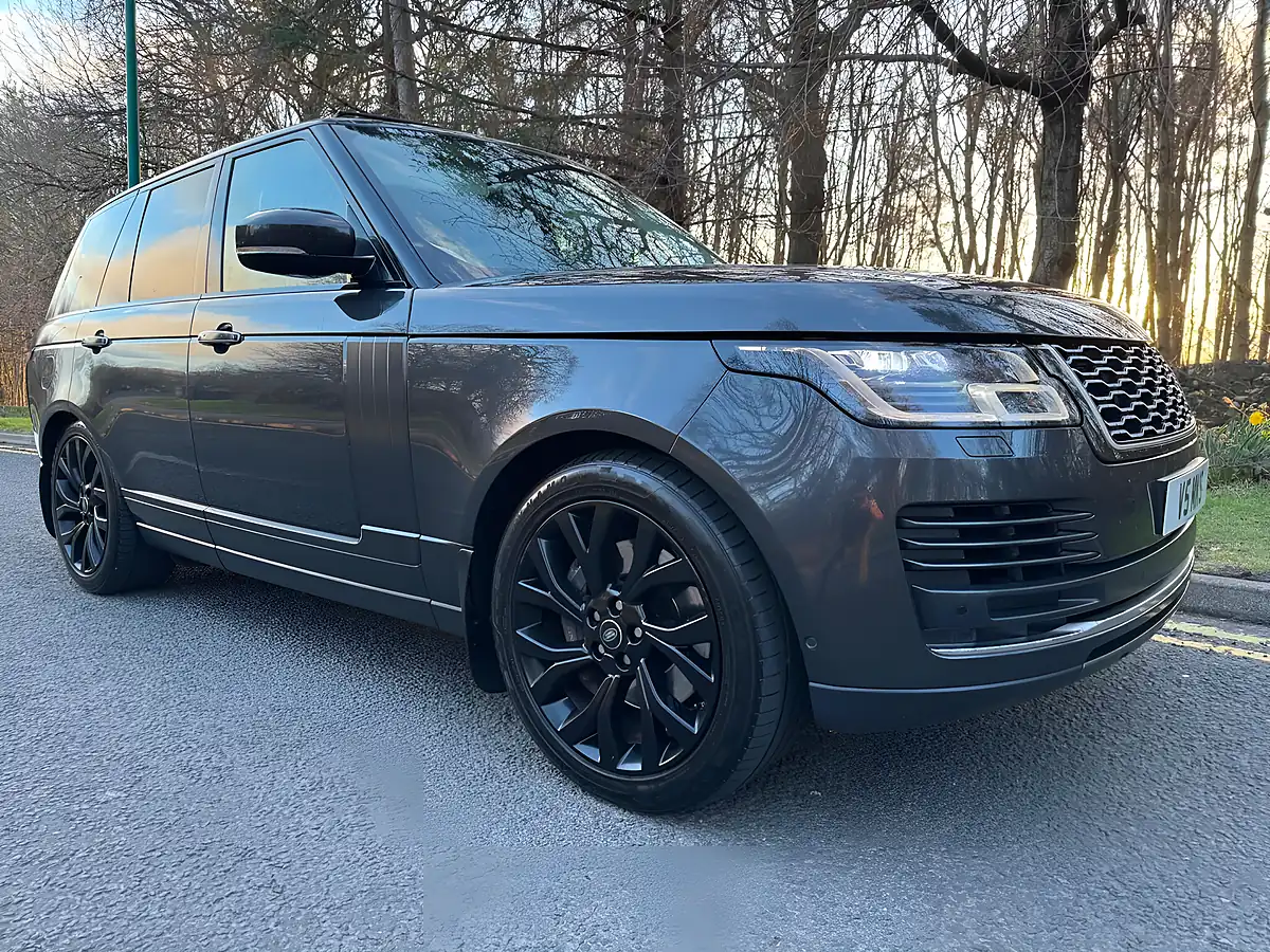 Used 2018 Land Rover Range Rover Vogue Se Grey - Interior and Exterior details 4