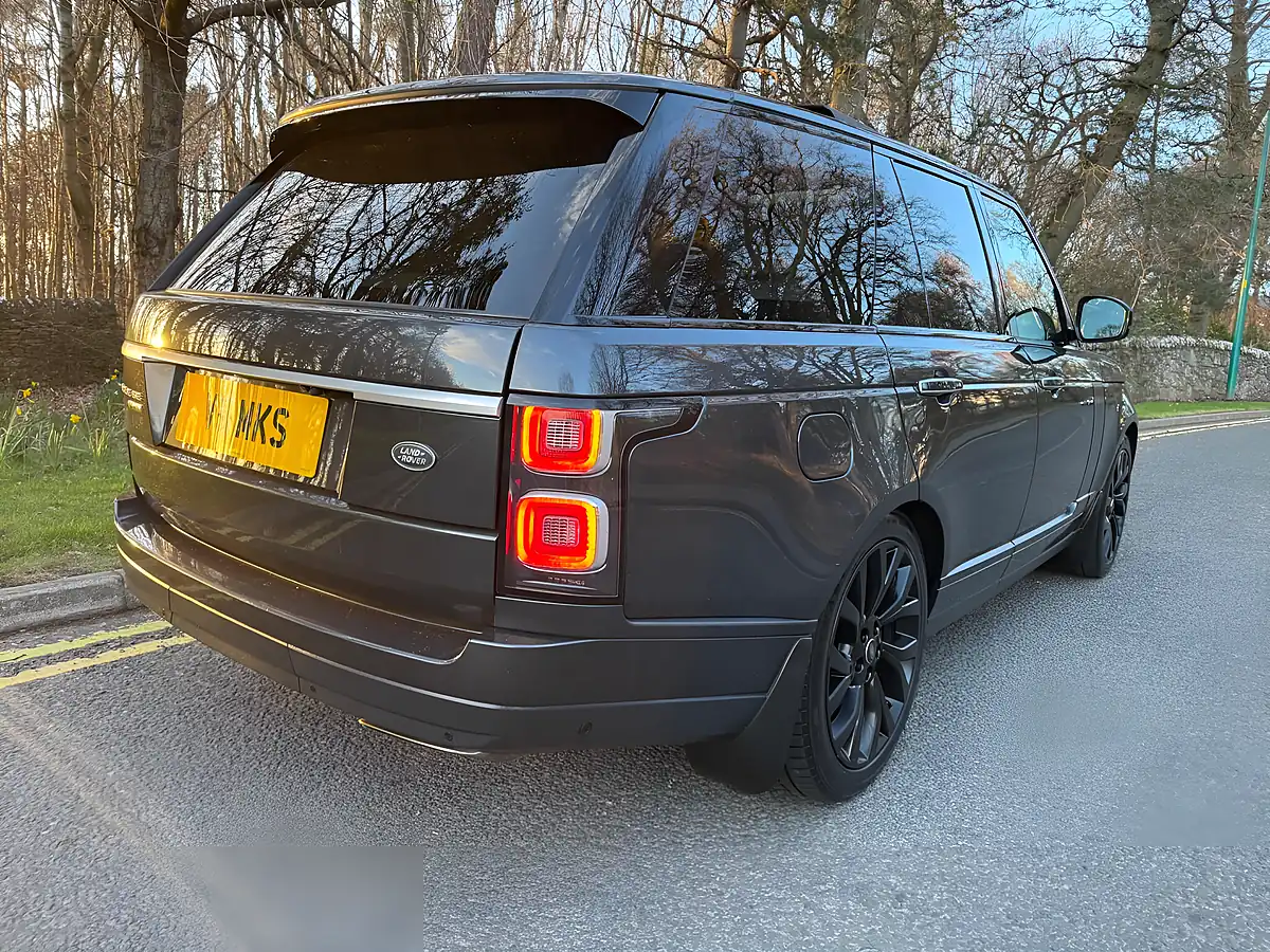 Used 2018 Land Rover Range Rover Vogue Se Grey - Interior and Exterior details 6