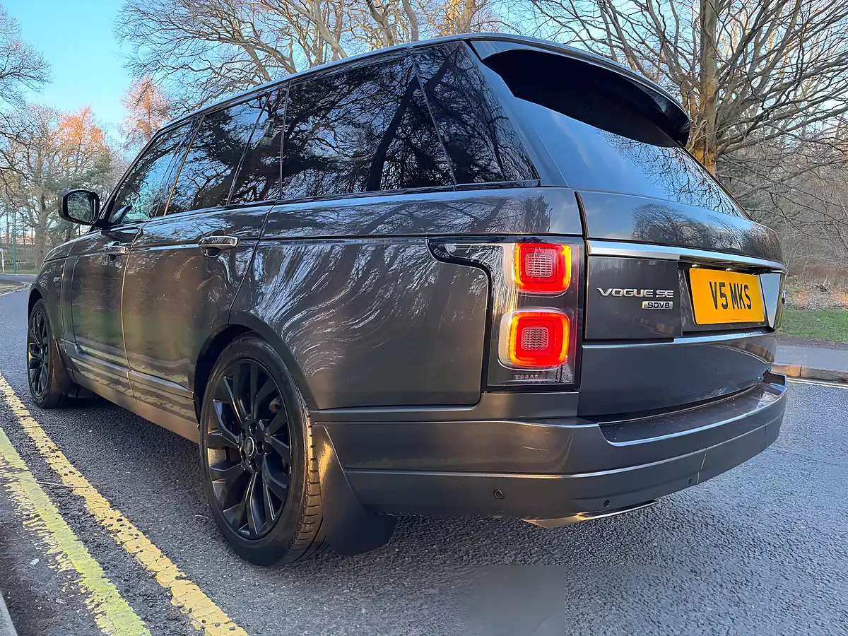 Used 2018 Land Rover Range Rover Vogue Se Grey - Interior and Exterior details 7