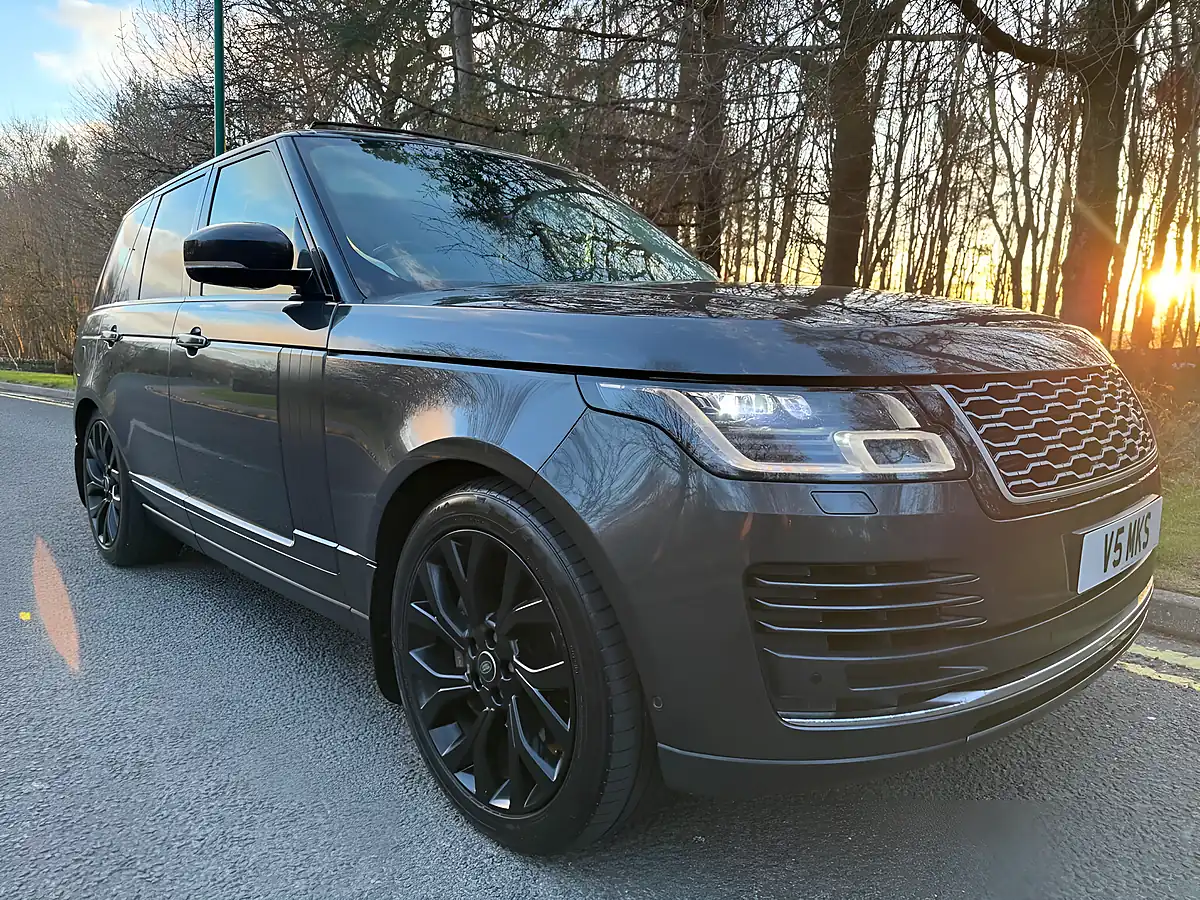 Used 2018 Land Rover Range Rover Vogue Se Grey - Interior and Exterior details 8