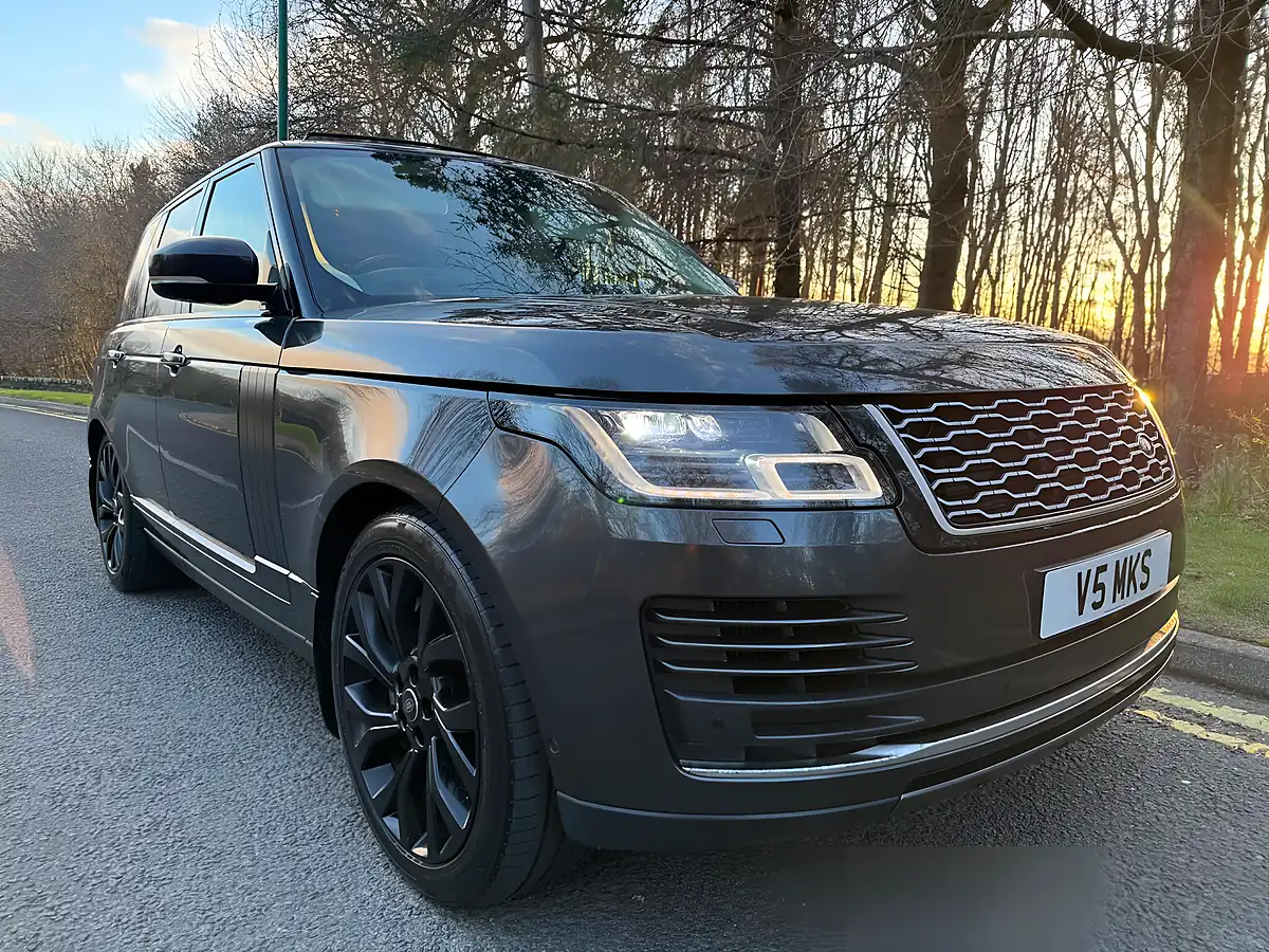 Used 2018 Land Rover Range Rover Vogue Se Grey - Interior and Exterior details 9