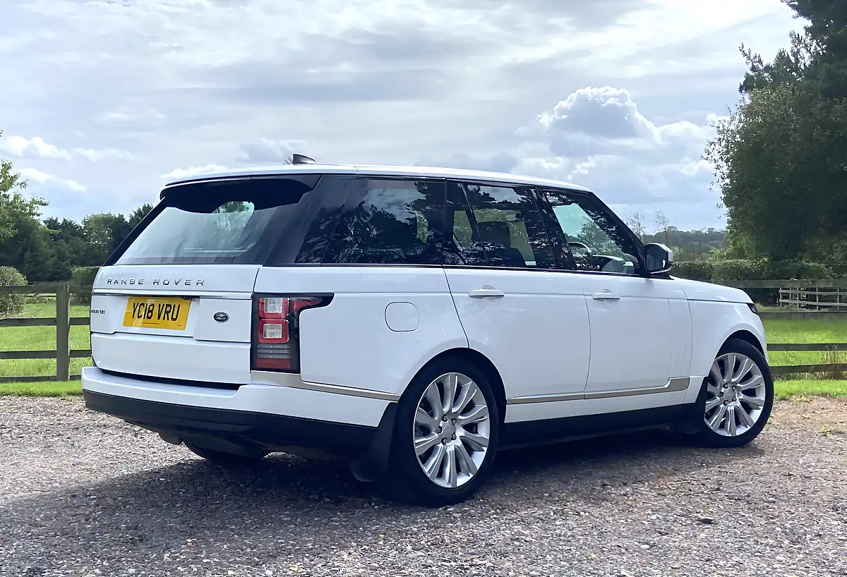 Used 2018 Land Rover Range Rover Vogue Se - Interior and Exterior details 10