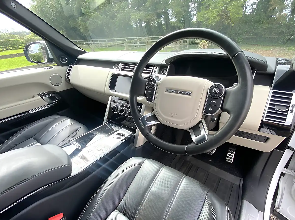Used 2018 Land Rover Range Rover Vogue Se - Interior and Exterior details 11