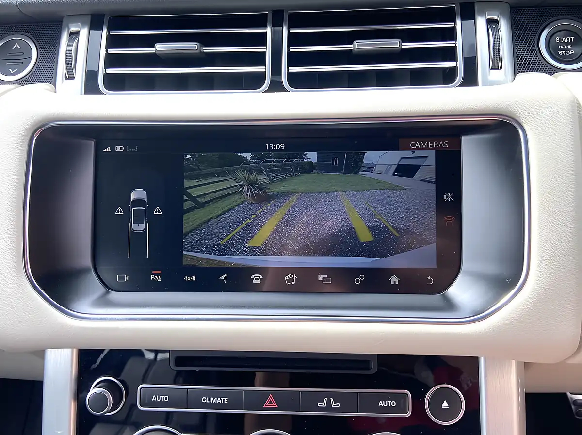 Used 2018 Land Rover Range Rover Vogue Se - Interior and Exterior details 13