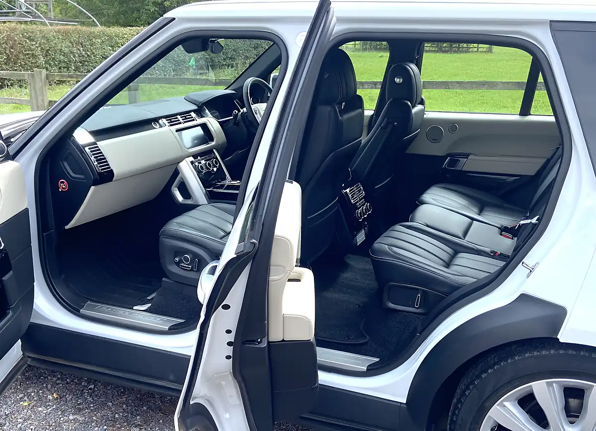 Used 2018 Land Rover Range Rover Vogue Se - Interior and Exterior details 15