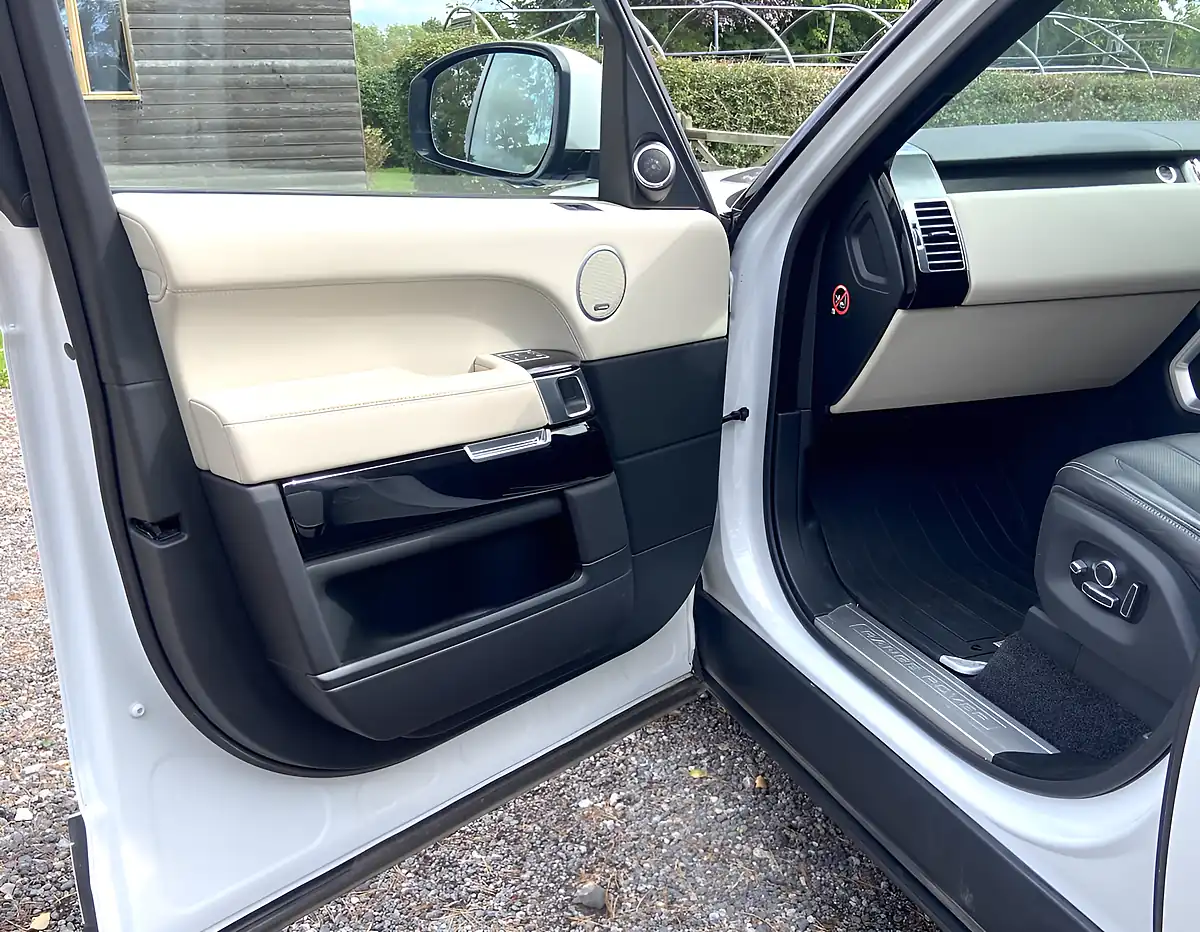 Used 2018 Land Rover Range Rover Vogue Se - Interior and Exterior details 17