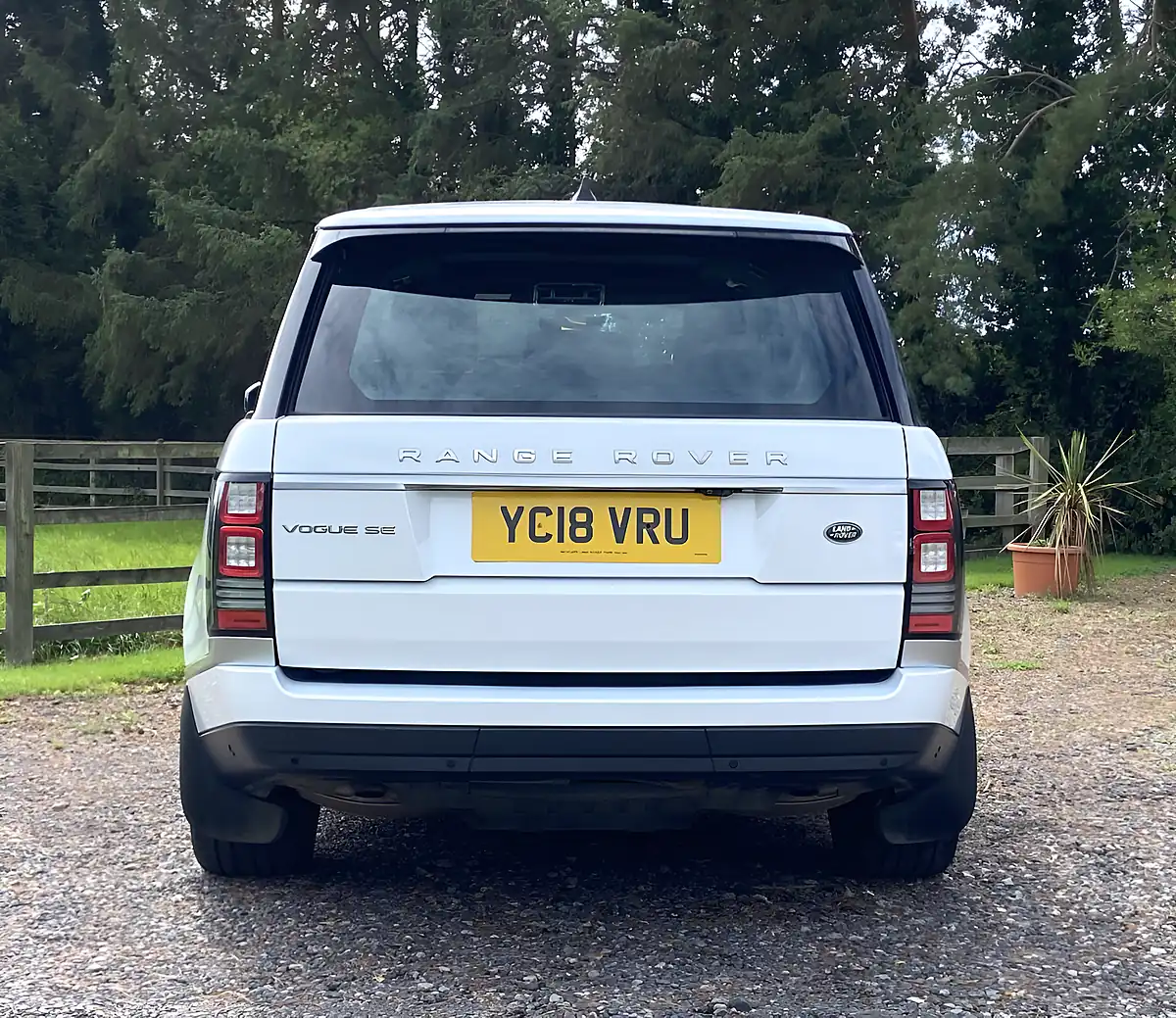 Used 2018 Land Rover Range Rover Vogue Se - Interior and Exterior details 19