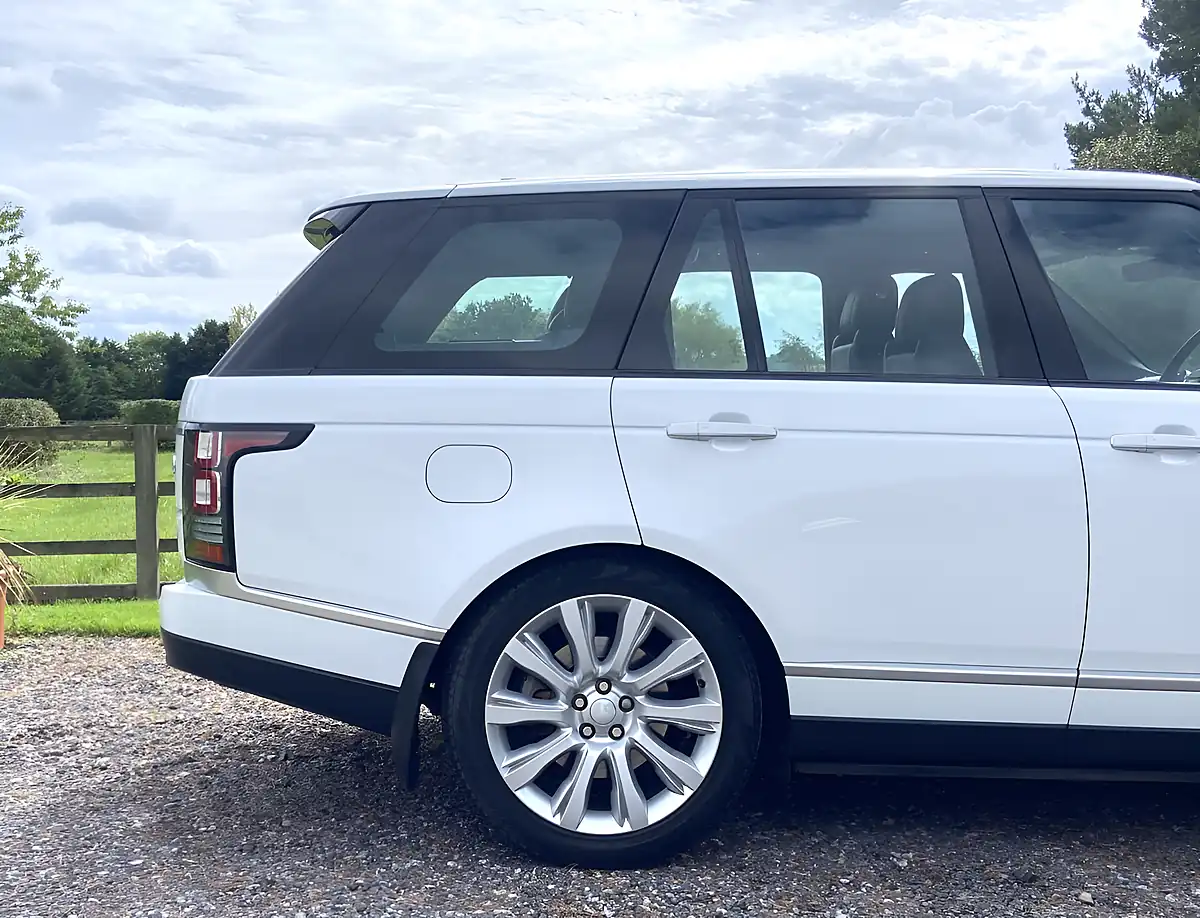 Used 2018 Land Rover Range Rover Vogue Se - Interior and Exterior details 7