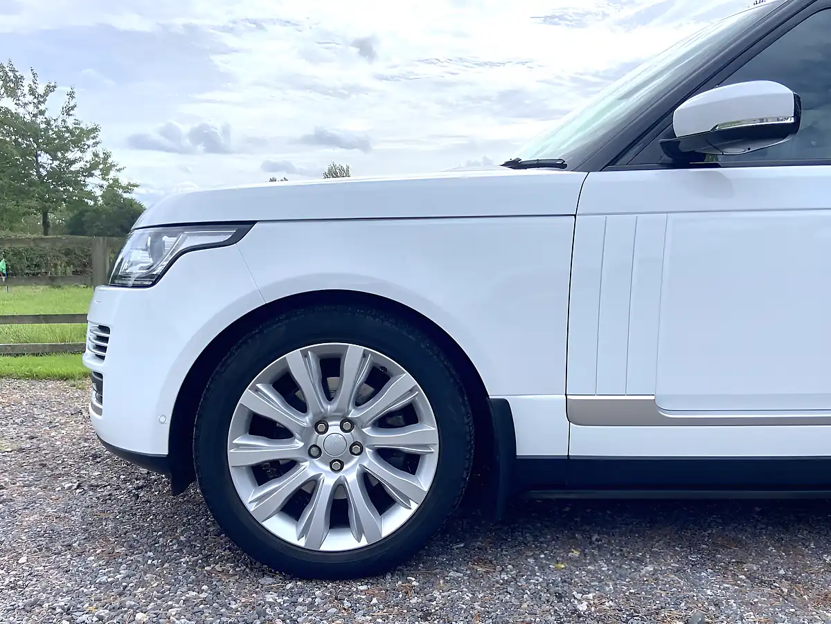 Used 2018 Land Rover Range Rover Vogue Se - Interior and Exterior details 8